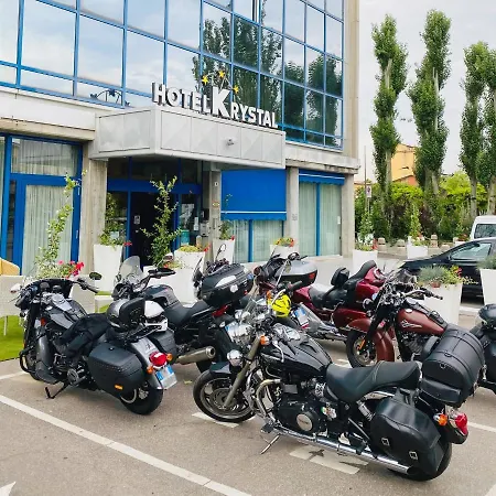 Krystal בוסולנגו