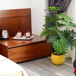 فندق Krystal 3*
