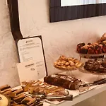 Krystal فندق