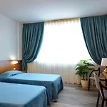 فندق Krystal 3*