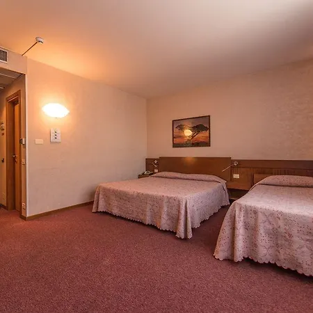 Hotel Krystal 3*