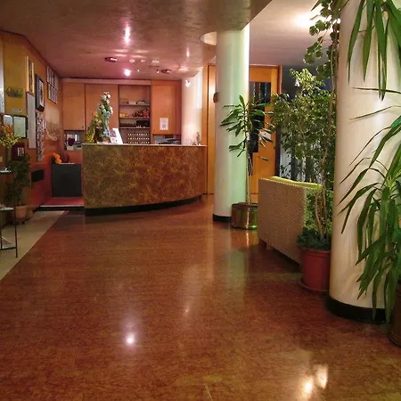 Krystal Hotel 3*