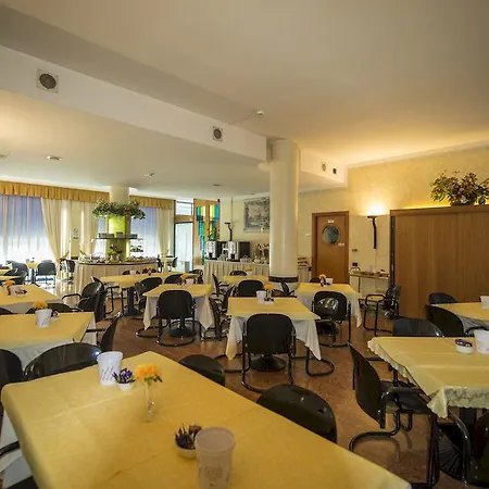 Hotel Krystal 3*