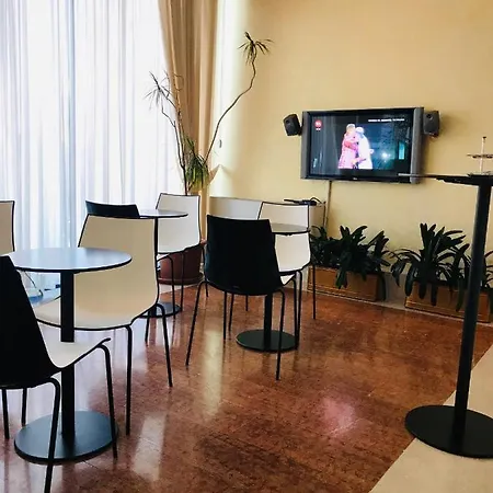 Krystal Hotel 3*