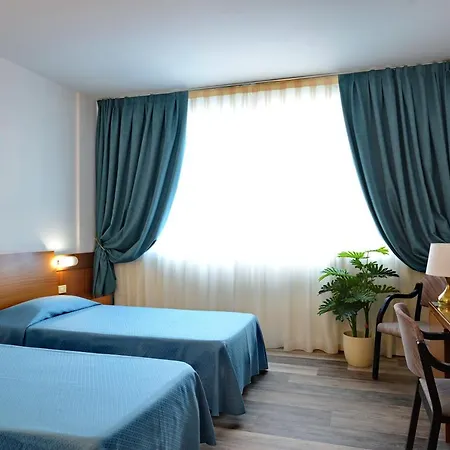 Hotel Krystal 3*