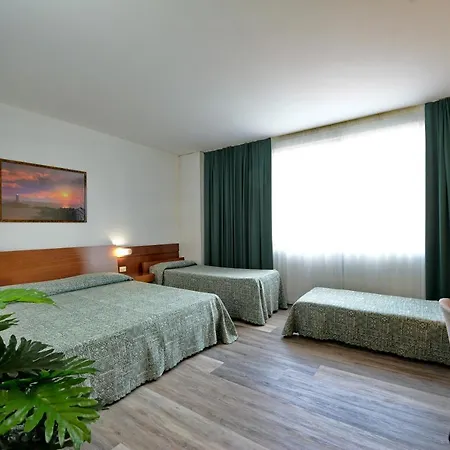 Krystal Hotel 3*